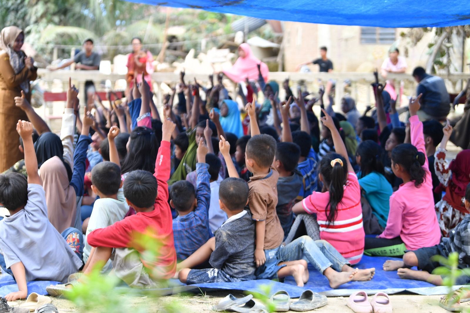 Memantik Harap di Tenda Darurat