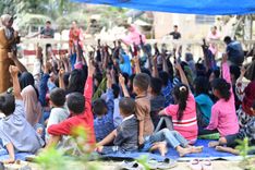 Memantik Harap di Tenda Darurat